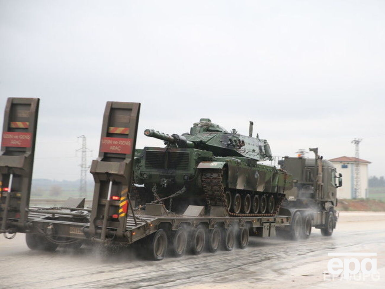 Туреччина перекинула танки до кордонів Сирії
