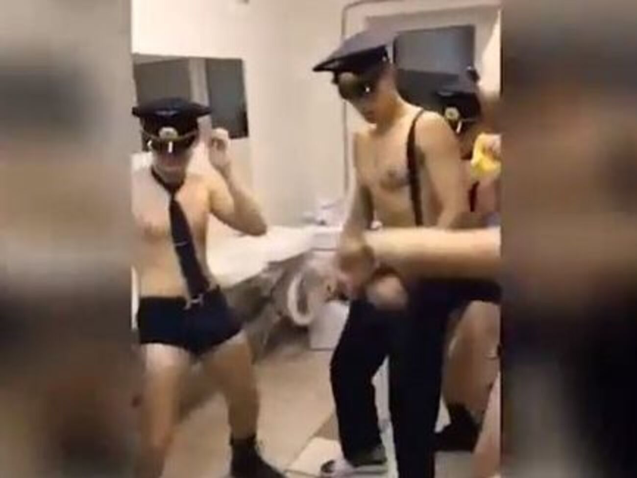 Пародируя клип Satisfaction, курсанты в трусах и фуражках едят бананы, изображают уборку