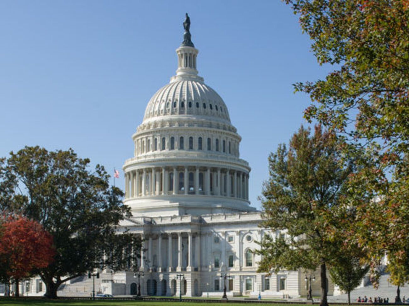 Сенат дозволив спецслужбам США стежити за іноземцями без постанови суду