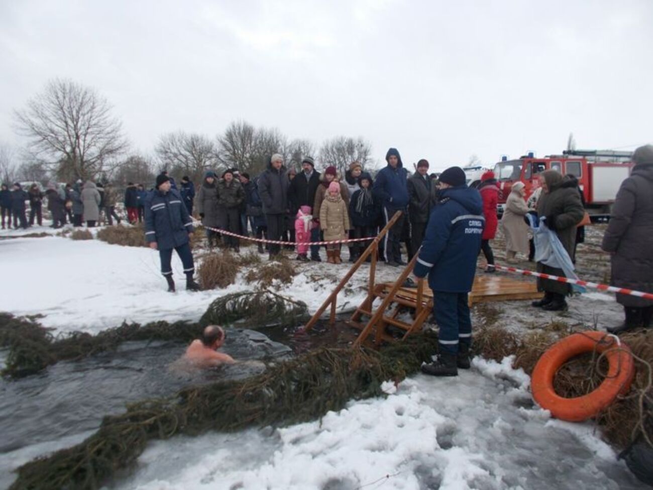 На водоймах установили 937 рятувальних постів