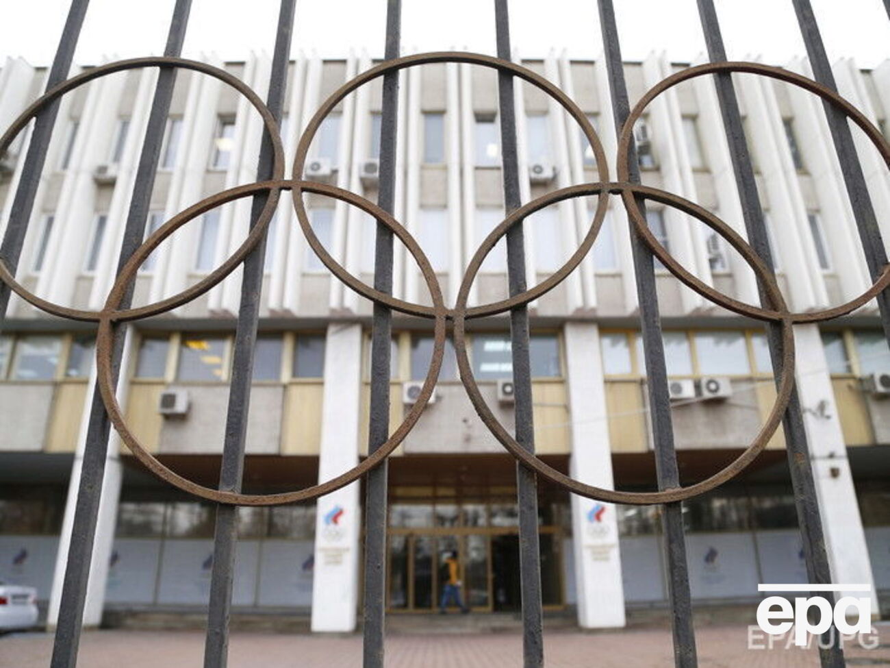 МОК не допустил к соревнованиям 51 российского тренера и 10 медицинских работников