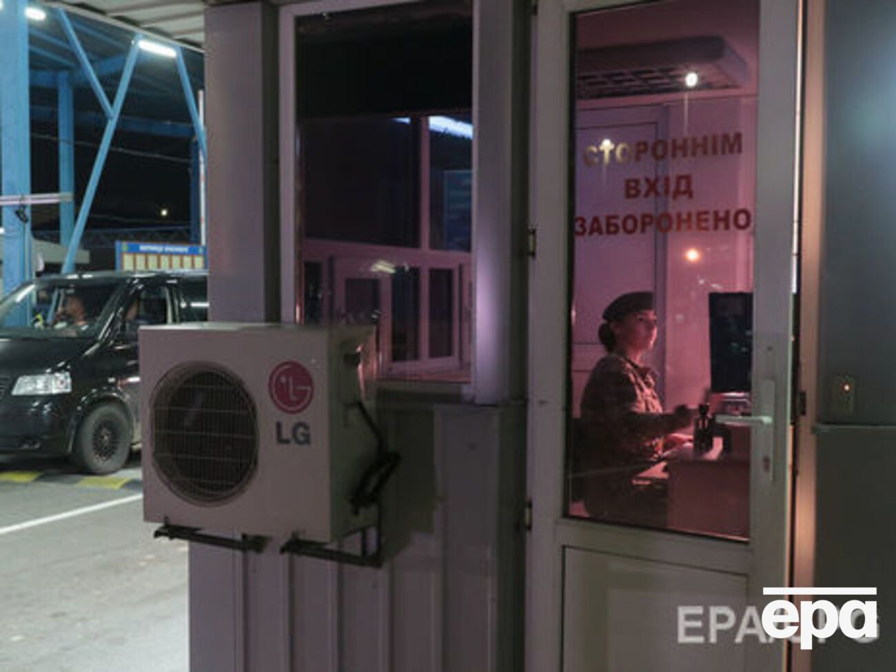 Для пересечения границы граждане стран миграционного риска должны иметь биометрический паспорт, иначе отпечатки пальцев будут снимать пограничники