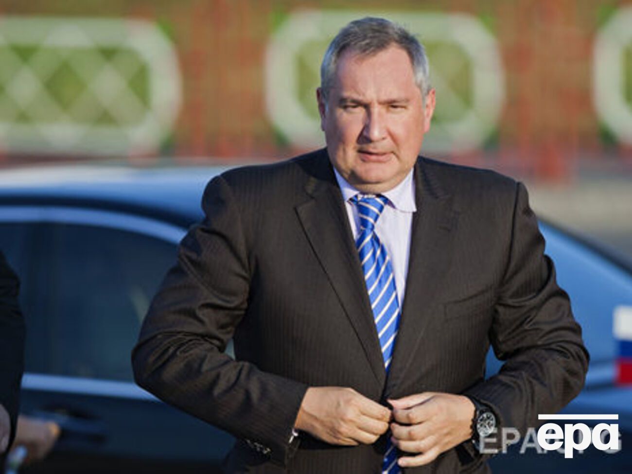 Рогозін: Нехай життя в Новому 2018 році вас не кусає, не гавкає на вас, а лише підбадьорливо хвостом виляє!