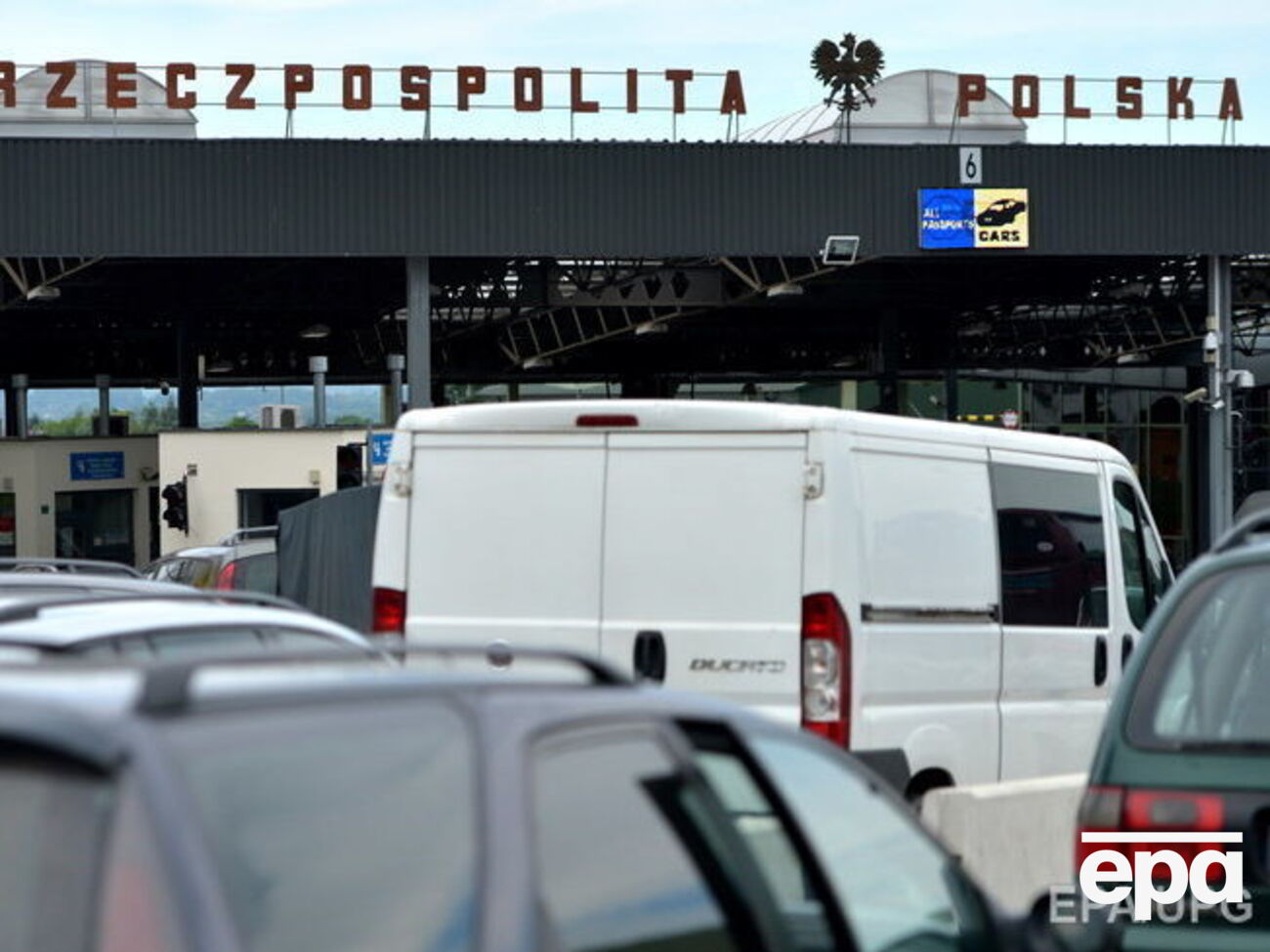 Більшість українців у Польщі &ndash; трудові мігранти, їх не можна розглядати як біженців, стверджують у посольстві України