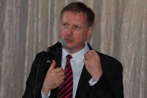 Факельні марші – блюзнірство, те саме, якби Бандеру вшановували з червоними прапорами і портретами Сталіна і Леніна