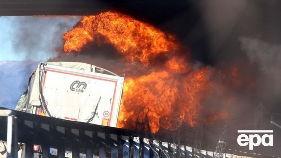 В Італії шестеро людей загинули у ДТП із бензовозом. Фоторепортаж