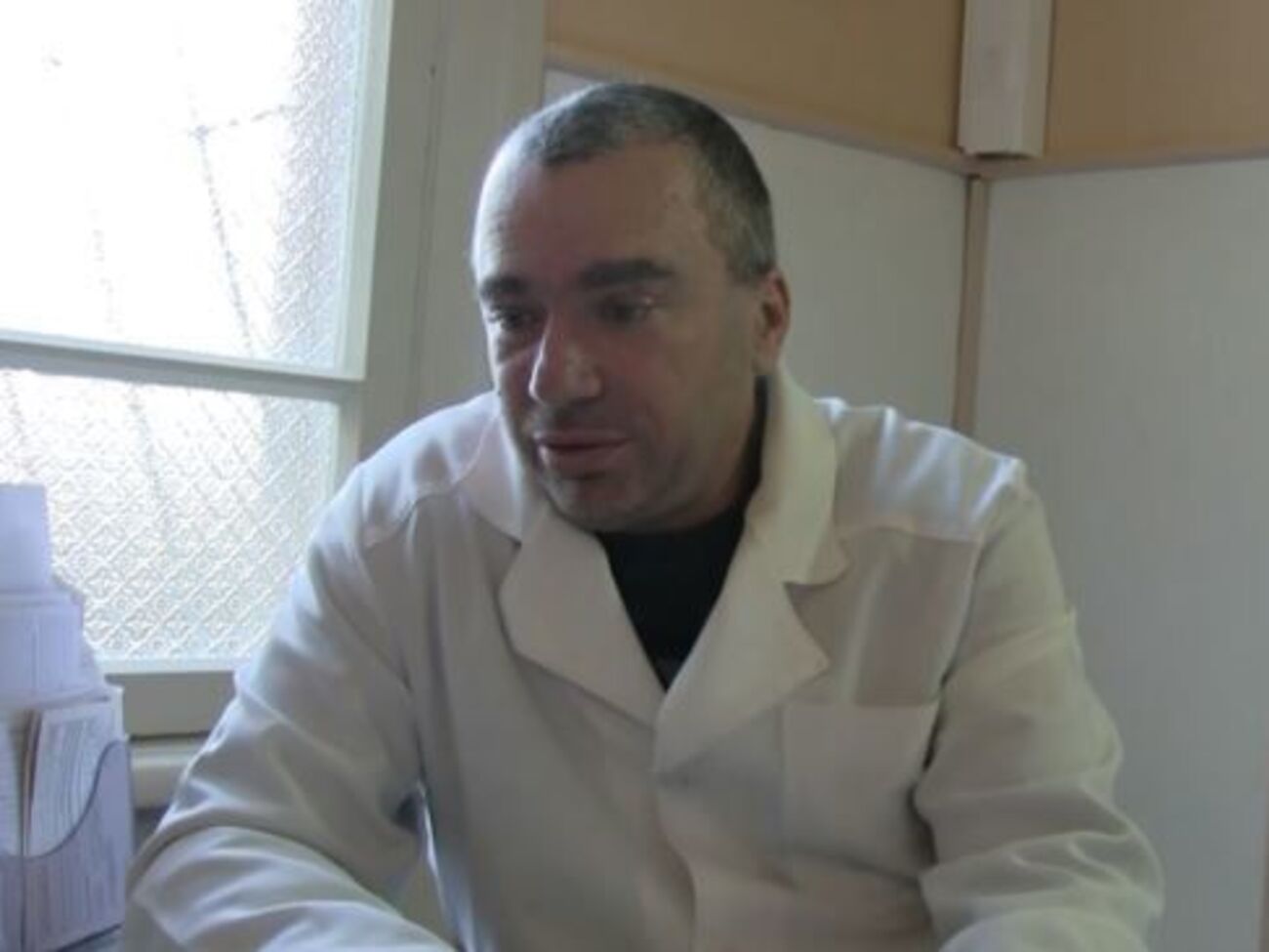Врач рассказал о низких зарплатах и отсутствии инструментов