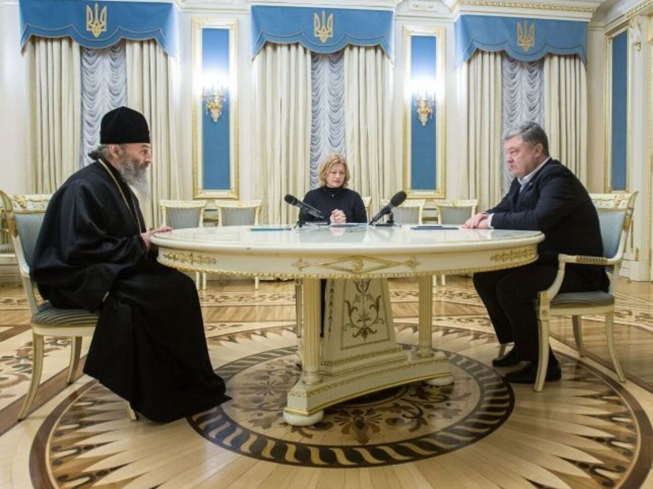 Україна готова до рішучих кроків щодо повернення українських заручників &ndash; Порошенко