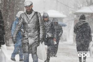 В Україні рятувальники продовжують боротися з наслідками негоди