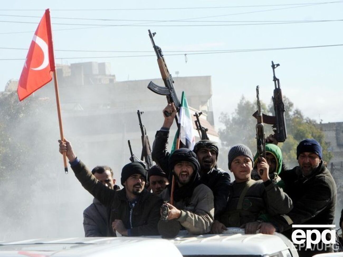 Турецкие воска наступают вместе с Сирийской освободительной армией