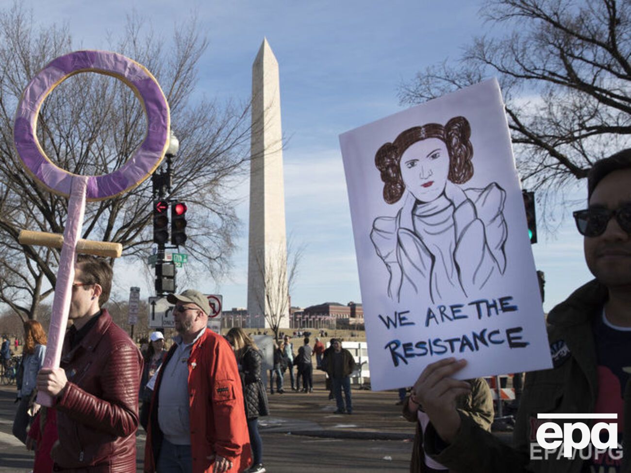 В США сотни тысяч людей вышли на второй "Марш женщин" против Трампа. Фоторепортаж