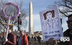 В США сотни тысяч людей вышли на второй "Марш женщин" против Трампа. Фоторепортаж