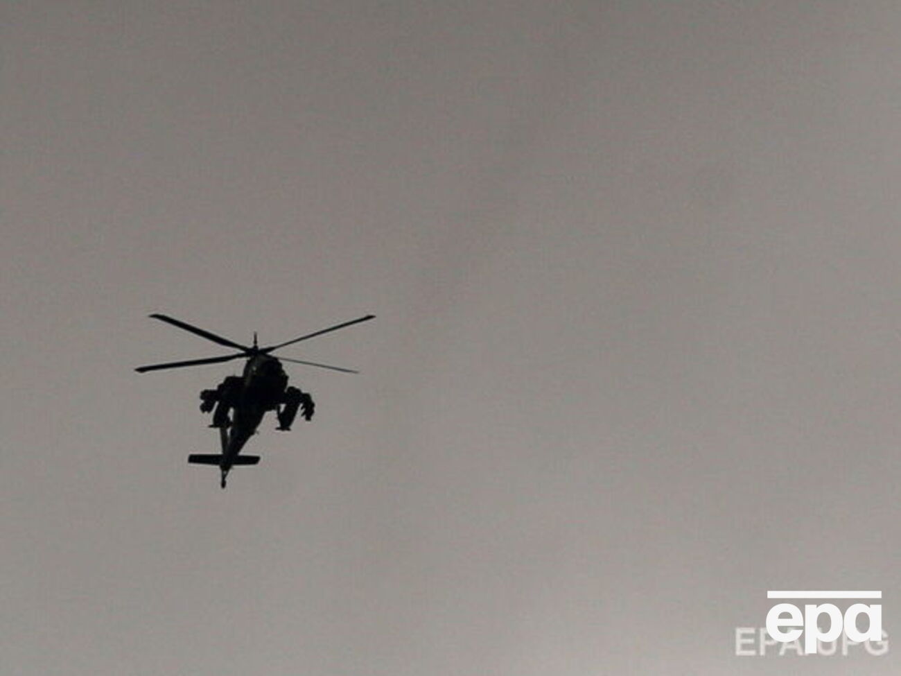 В результате крушения вертолета AH-64 Apache погибли два члена экипажа