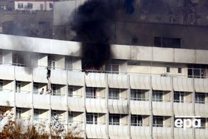 Люди спускалися з балконів по простирадлах на нижні поверхи готелю, щоб врятуватися