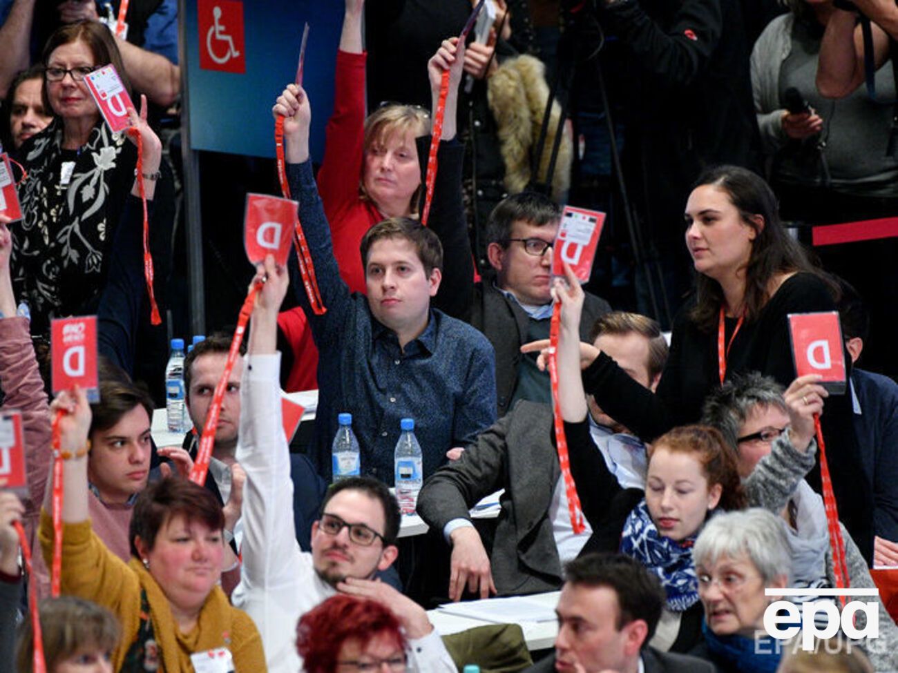 Партия Шульца проголосовала за переговоры с партией Меркель