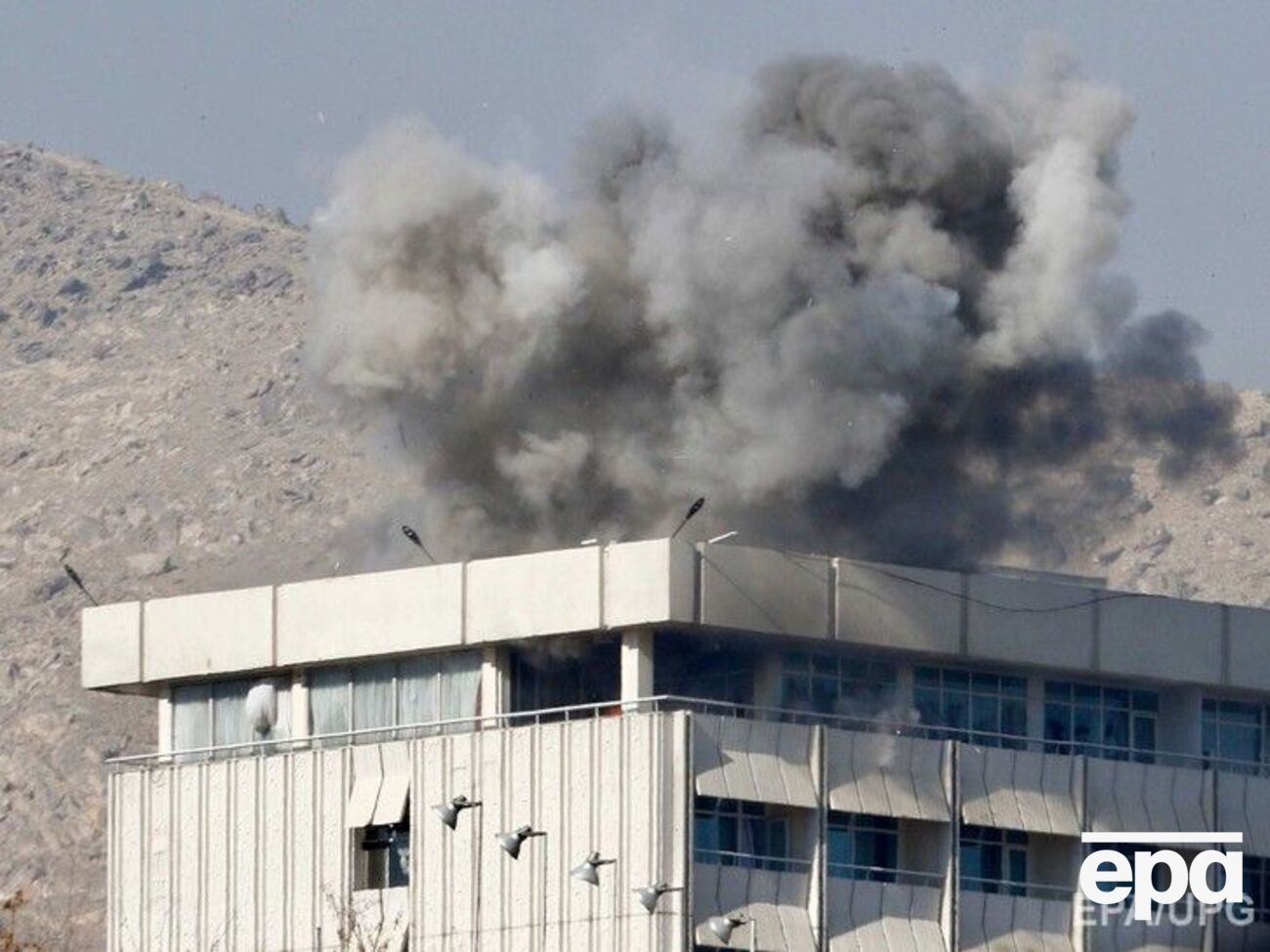 Вечером 20 января вооруженная группа напала на отель Intercontinental Hotel и открыла огонь по постояльцам