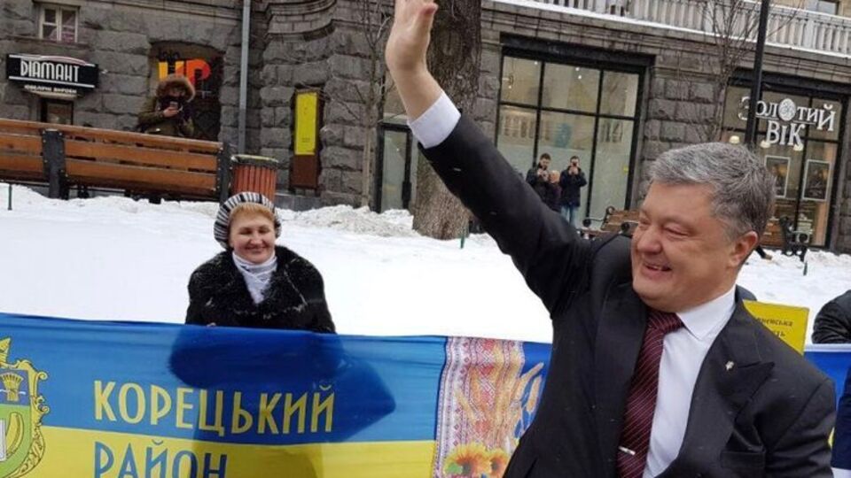 Порошенко: Думаю, повчально буде погортати ще й Махна