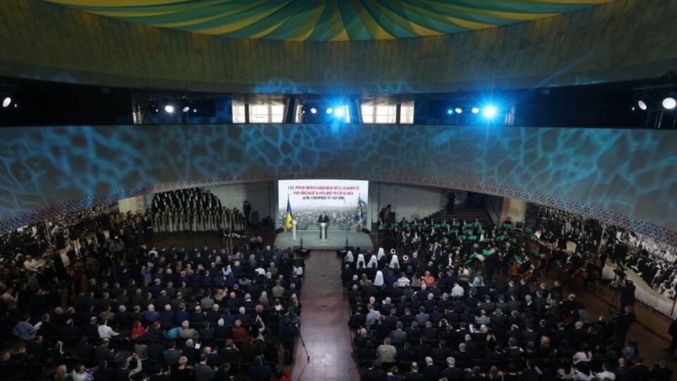Порошенко: Закон про реінтеграцію Донбасу підтримала майже конституційна більшість