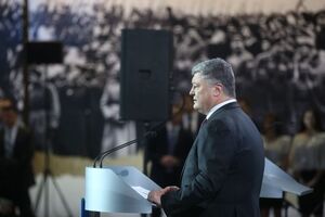 Порошенко: Время от времени на фейки клюют даже те медиа, которые позиционируют себя как глубоко украинские, патриотические и европейские