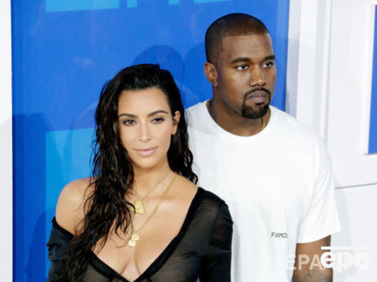 15 січня сурогатна мати народила Кардашян та її чоловікові Весту доньку