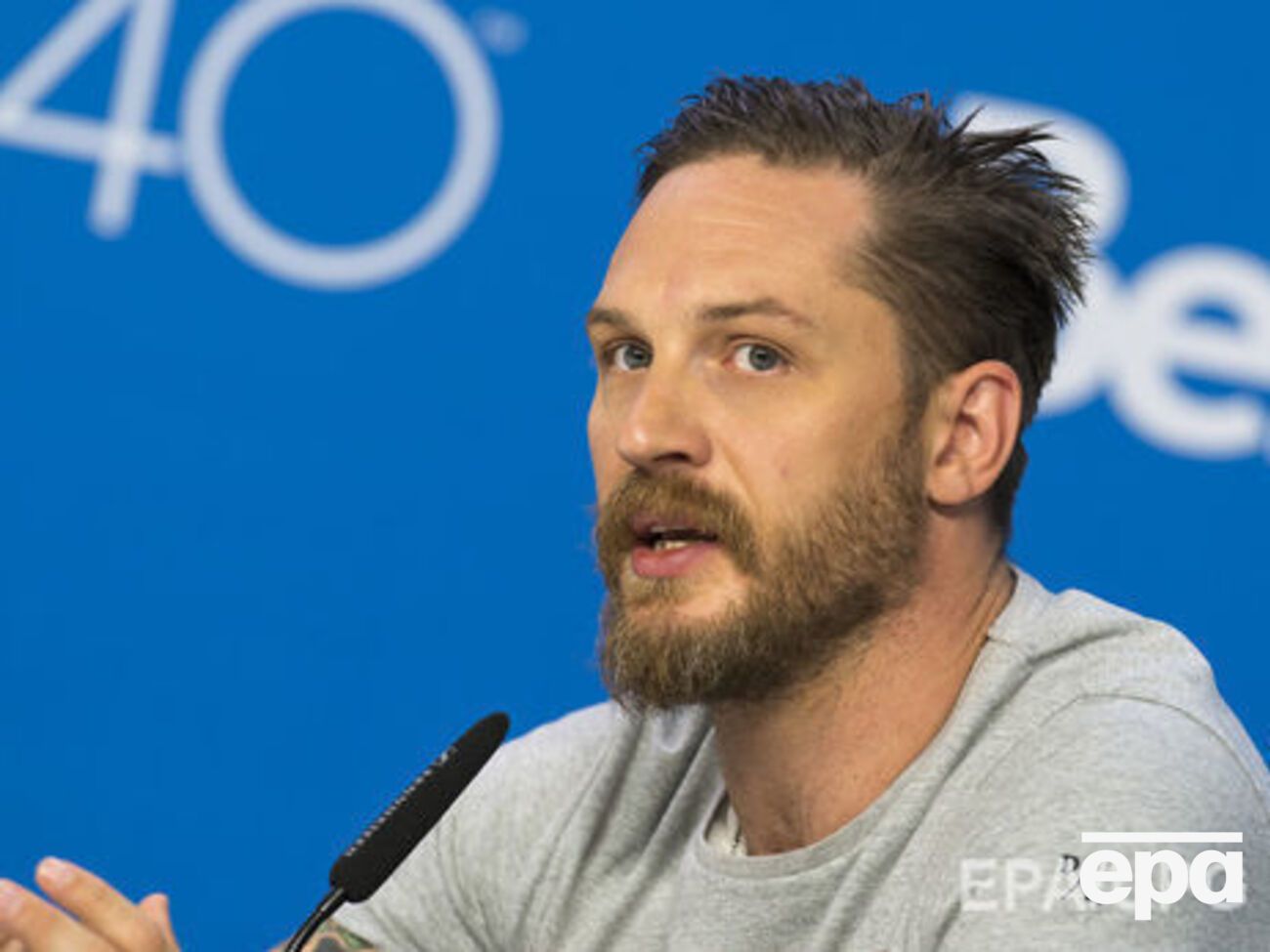 Гарді читав реп