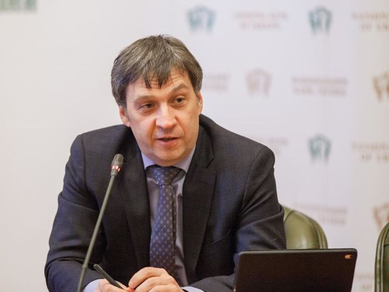 Чурій стверджує, що поточне зниження курсу гривні спричинене сезонними чинниками