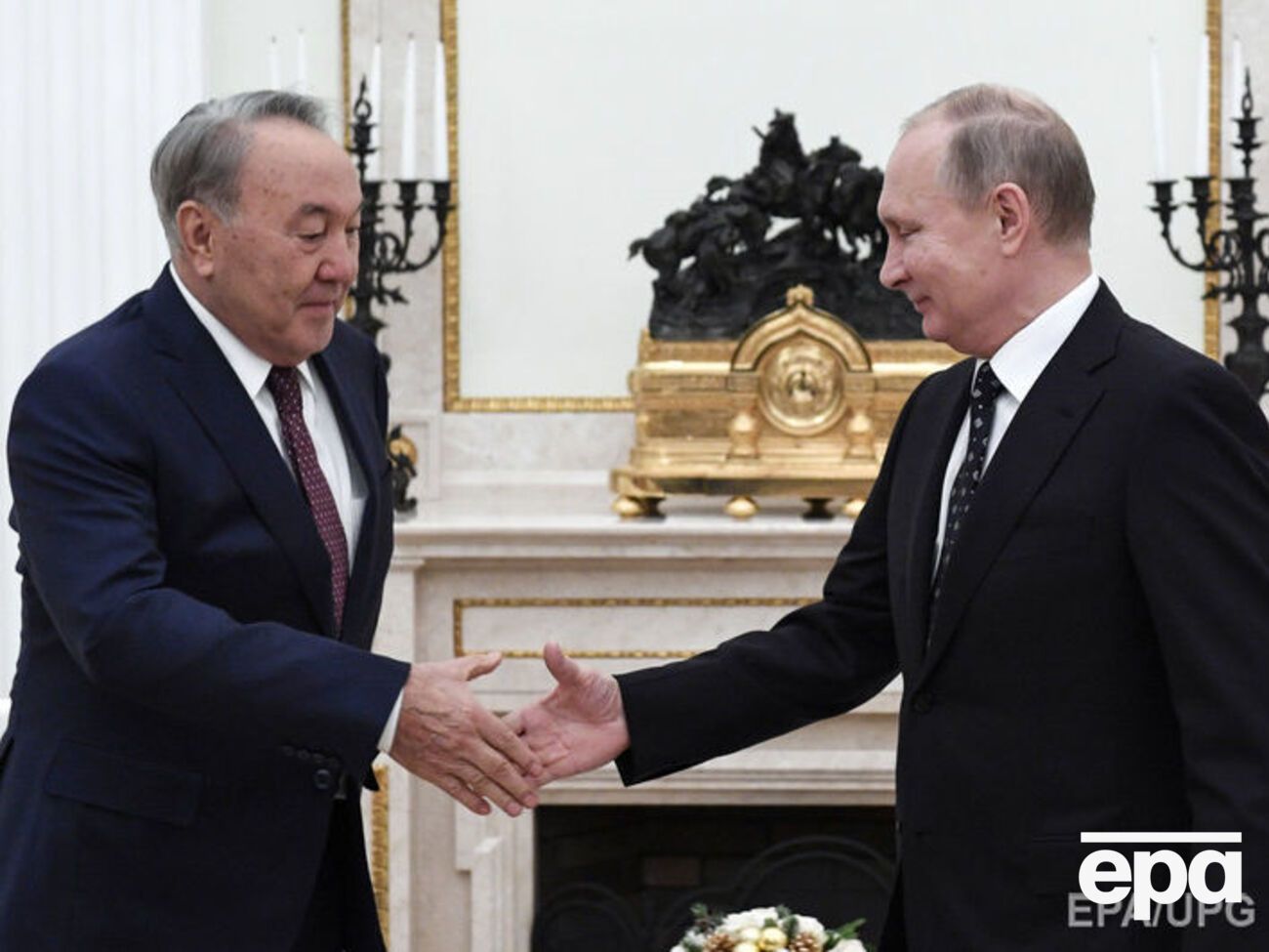 Разговор состоялся по инициативе Назарбаева (слева)