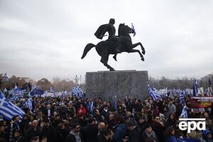 Митинг прошел у конной статуи царя Александра