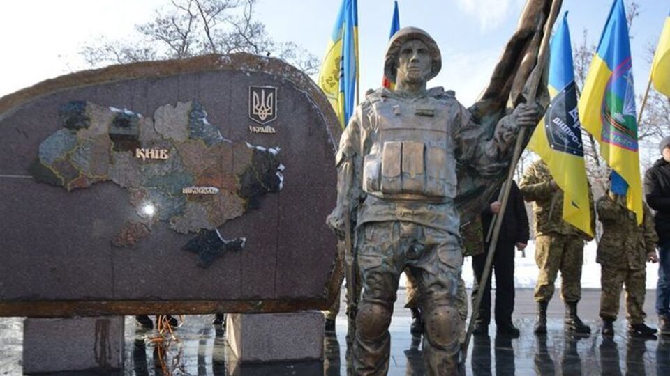 Прототипом для памятника стал реальный боец АТО