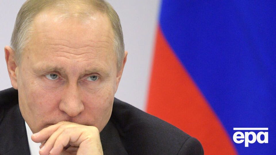 Російські ЗМІ писали, що до "кремлівської доповіді" потрапить приблизно 50 політиків та бізнесменів, пов'язаних із президентом РФ Володимиром Путіним, а також члени їхніх сімей