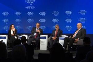 Мабубані (другий праворуч): Це стосується не тільки Китаю