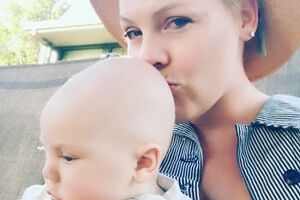 Pink: Самолетная подборка