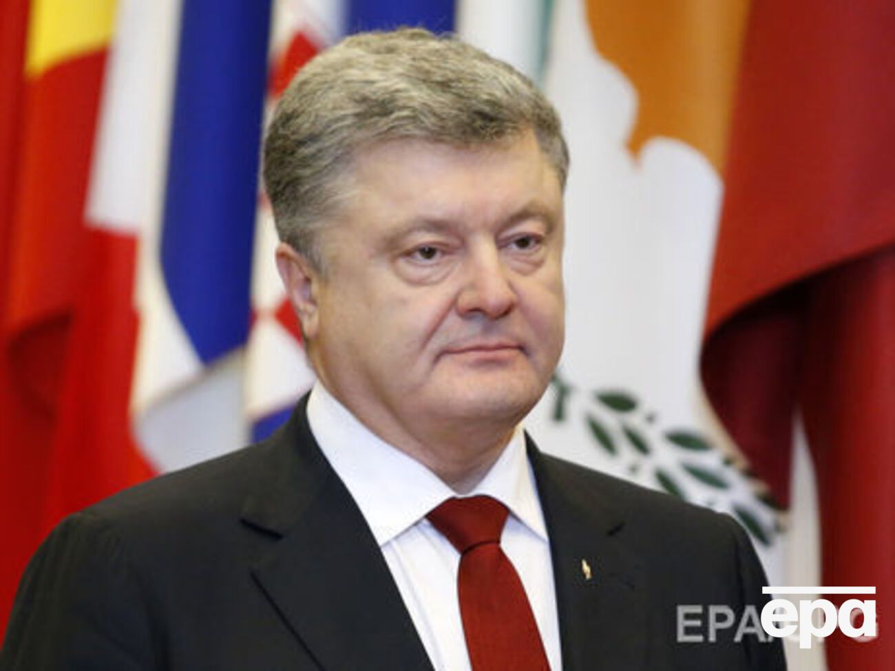 Вся зарплата Порошенко в 2017 году состояла только из должностного оклада