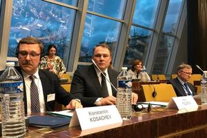 Толстой (у центрі): Російських військ немає на території України