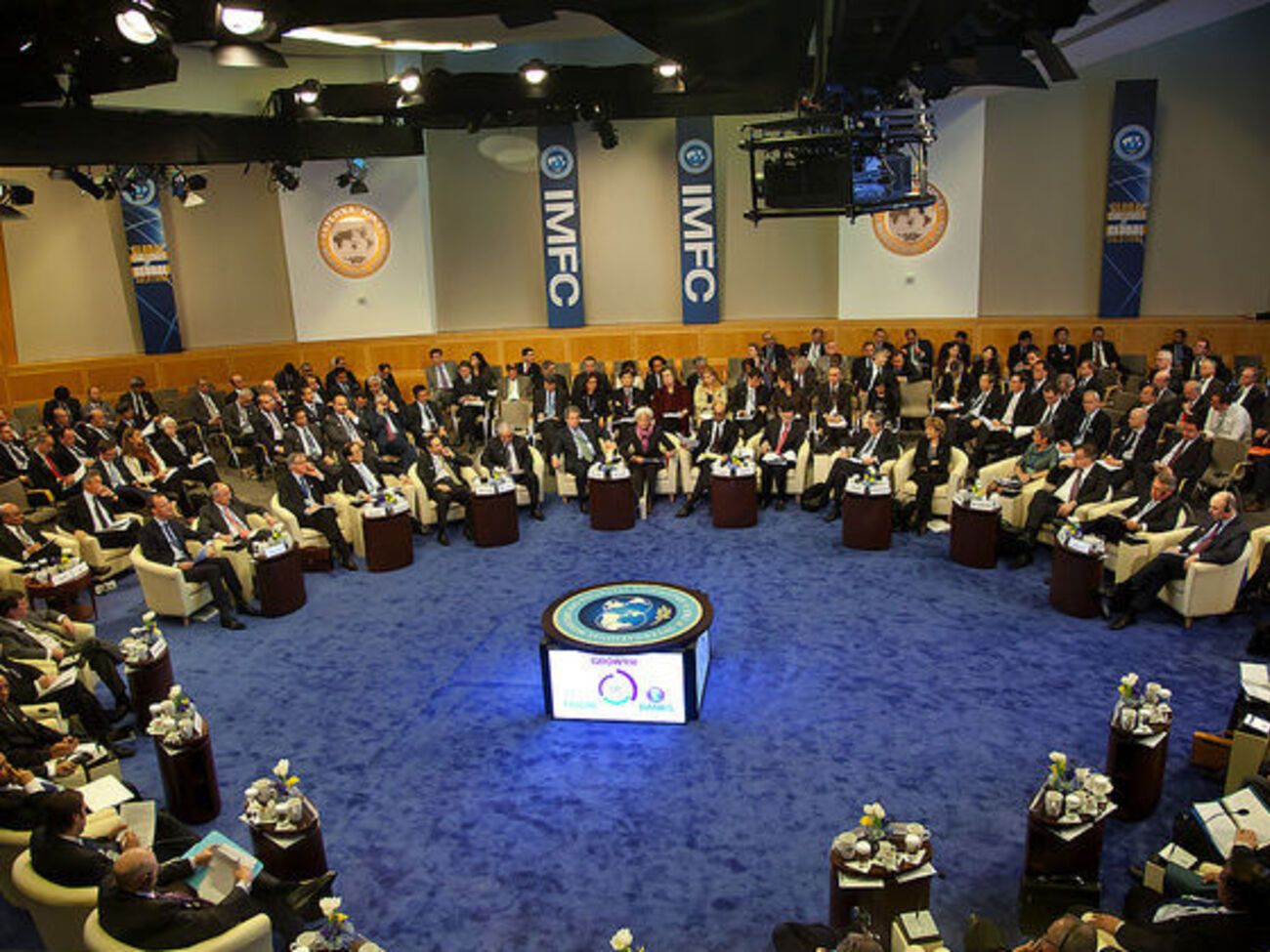 Украина и МВФ подписали договор о сотрудничестве в 2015 году