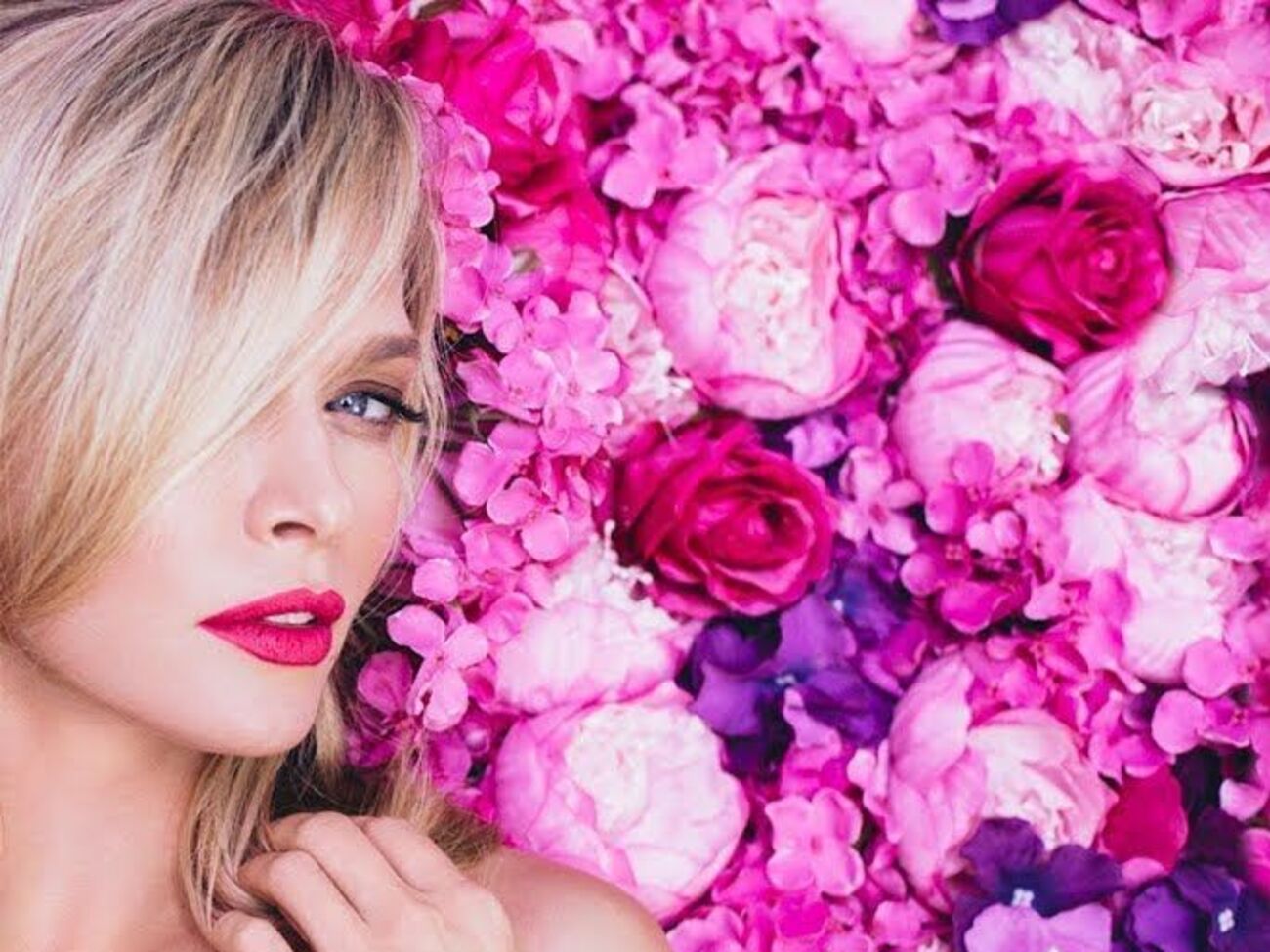 Брежнева выпустила новую композицию