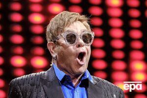 Элтону Джону 70 лет