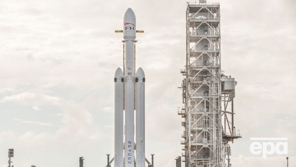 SpaceX испытала сверхтяжелую ракету-носитель