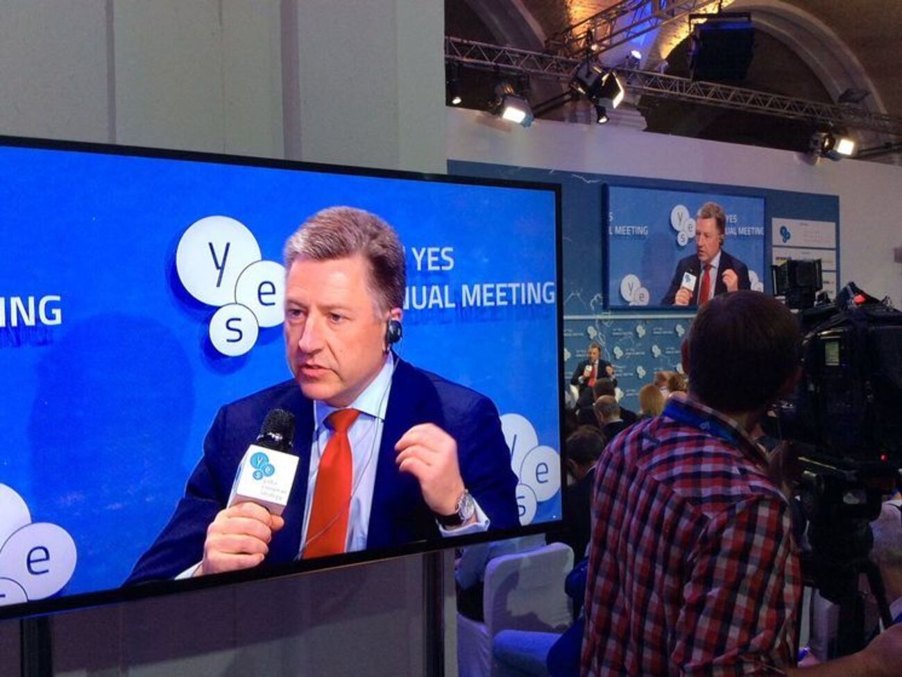 Волкер: Нужно прекратить конфликт