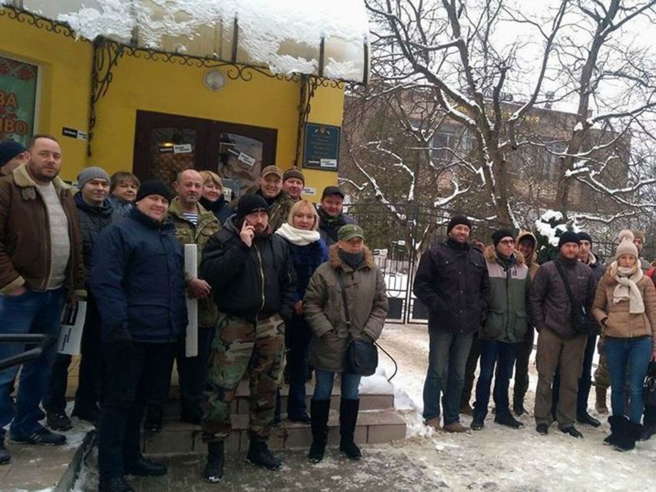 Пікетувальники цікавляться, чому на Львівському ТБ немає програм про війну на Донбасі