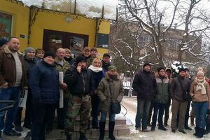 Пікетувальники цікавляться, чому на Львівському ТБ немає програм про війну на Донбасі