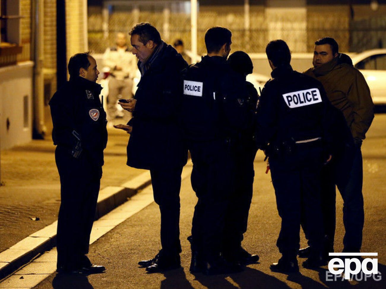 Спустя 10 дней после теракта не сработавший пояс смертника полиция нашла в пригороде Парижа