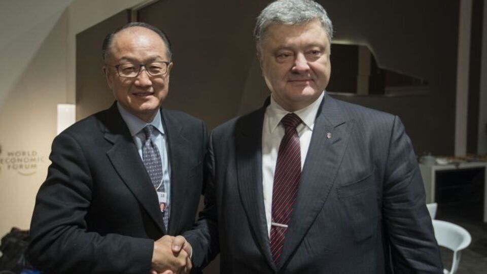 Джим Йон Кім і Порошенко зустрілися на форумі в Давосі