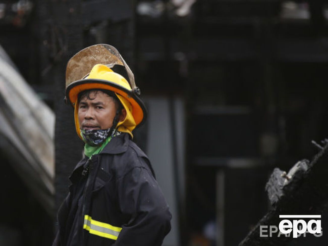 Пожежникам знадобилася більше ніж година, щоб загасити пожежу