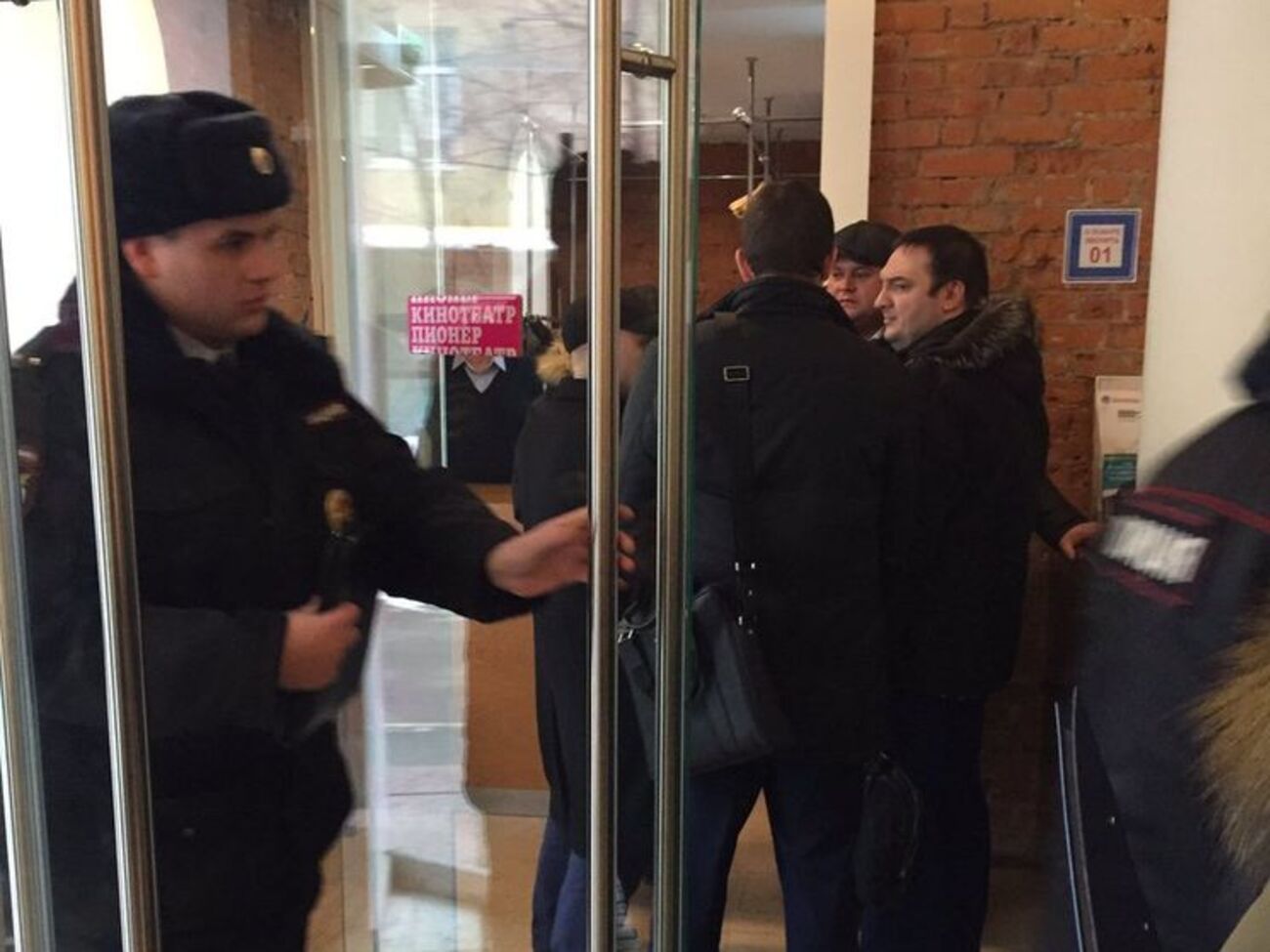 Поліція прийшла в кінотеатр "Піонер"