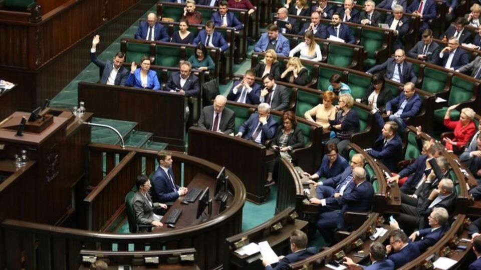 Поправки поддержали 279 из 414 депутатов Сейма