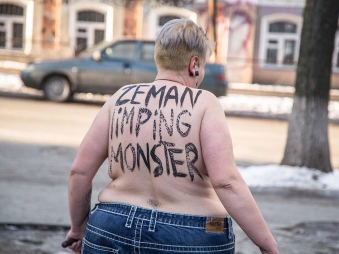 Активистка Femen провела акцию против Земана