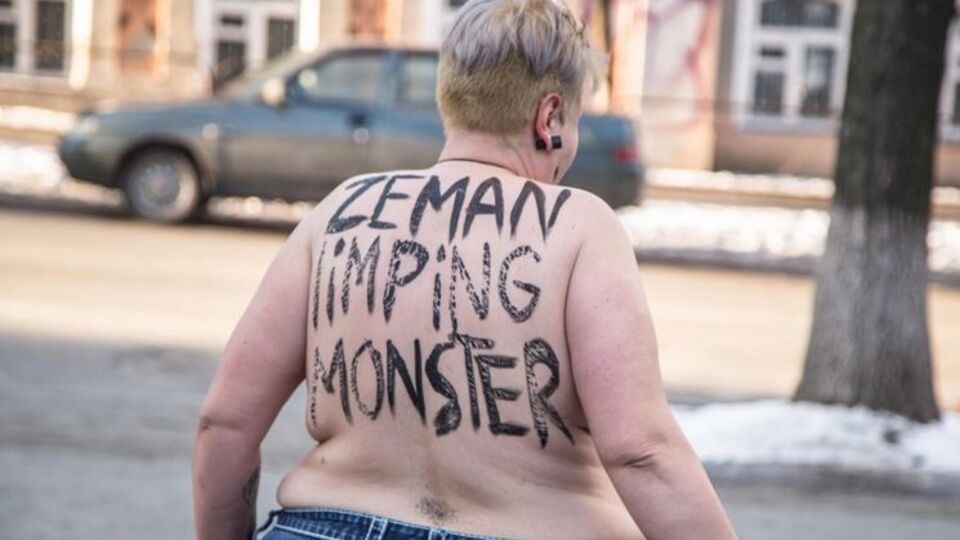 Активистка Femen провела акцию против Земана
