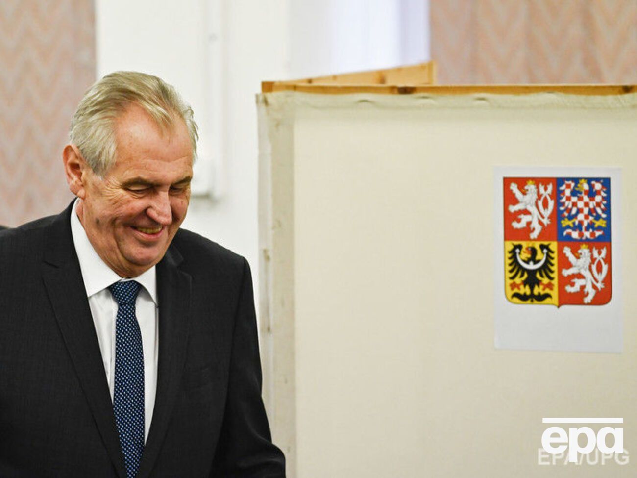 Земан лидирует на выборах президента Чехии