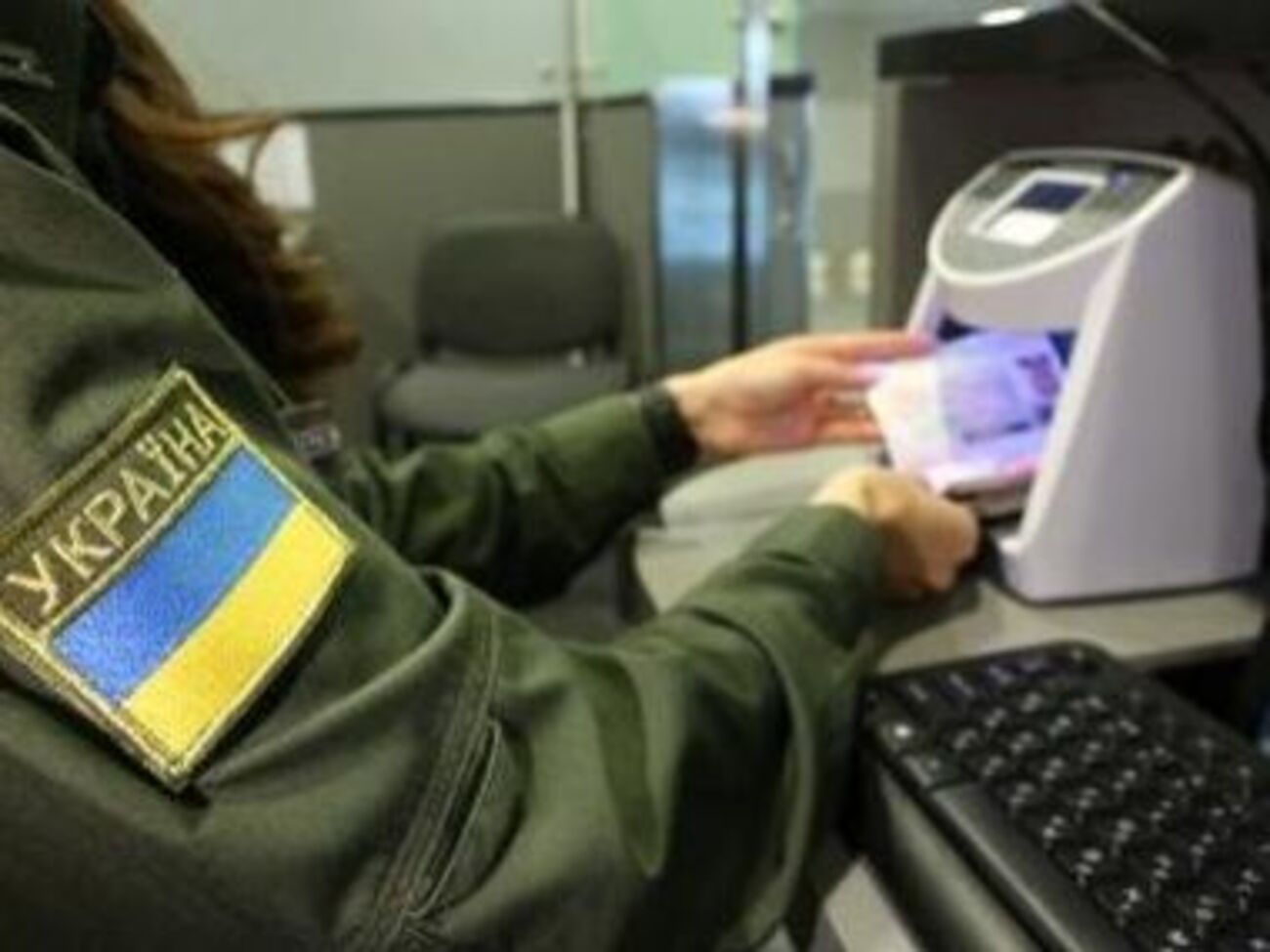 Нарушитель рассказал, что приобрел паспорт за €1 тыс.